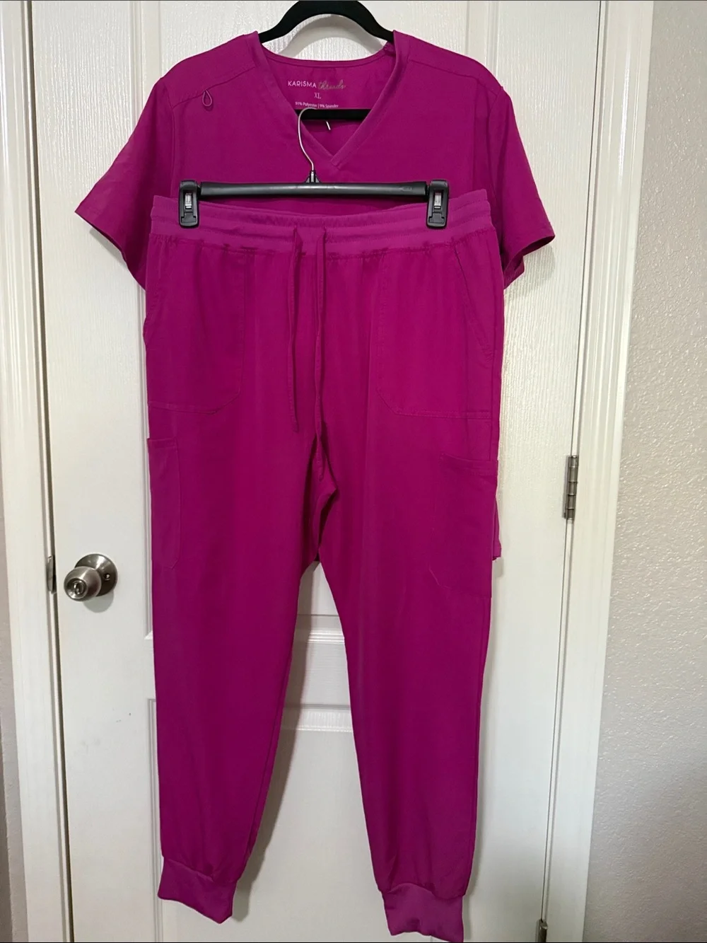 Karisma Treads womens 2 piece scrub set suze XL.